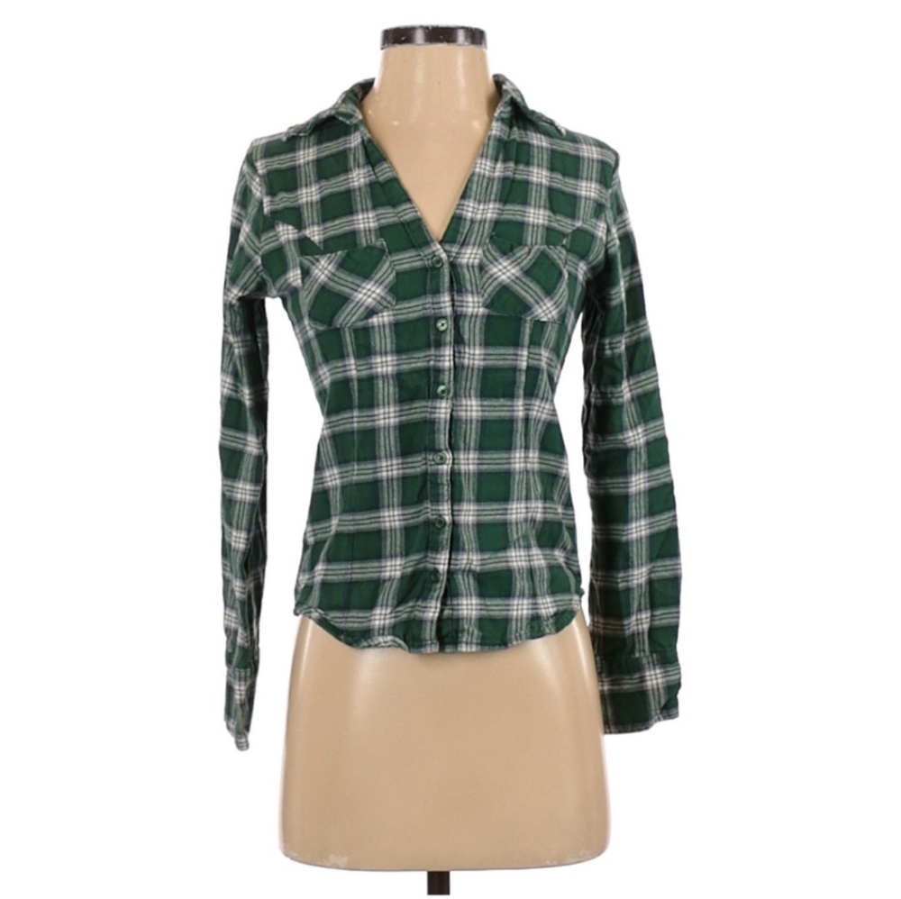 Derek Heart green plaid long sleeve button up, size small.